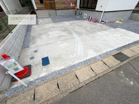 ���ԏ�@���ԃX�y�[�X��2�䕪����܂��I�Z�J���h�J�[�͂������A�o�C�N�⎩�]�ԂȂǂ��u���ꏊ�ɍ���܂���B