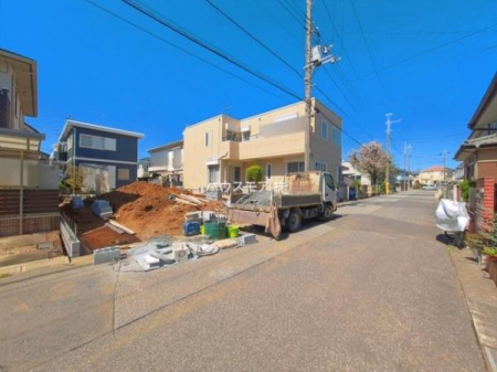 ���̑����n�@�O�ʓ��H6���I�z����ǍD�ȗ��n�ł��B
�Ԍɓ��ꂪ���ȕ������S�ł��ˁB