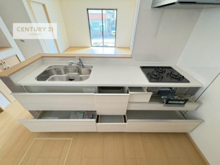 �L�b�`���@���[�X�y�[�X���[�����Ă���A�L�b�`���܂�����������ƕۂ��Ȃ���A�L�X�Ƃ��������X�y�[�X���m�ہB���K�ȍ�Ɗ��ŁA�����̂����������X���[�Y�ɂ͂��ǂ�܂��B