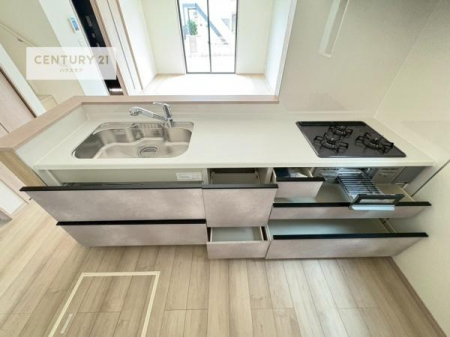 �L�b�`���@���[�X�y�[�X���[�����Ă���A�L�b�`���܂�����������ƕۂ��Ȃ���A�L�X�Ƃ��������X�y�[�X���m�ہB���K�ȍ�Ɗ��ŁA�����̂����������X���[�Y�ɂ͂��ǂ�܂��B