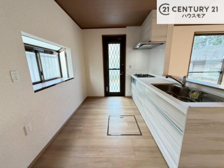 �L�b�`���@��Ƃ肠�钲���X�y�[�X�ō�Ƃ����₷�����K�ȃL�b�`���ł��I
���q�l�ƈꏏ�ɂ��َq������y���߂�L�X�X�y�[�X�ł��B�y�����������ԂɂȂ肻���ł��ˁI