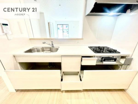 �L�b�`���@���[�͂̍����V�X�e���L�b�`���ŁA��������H�����������Еt���A�L�X�Ƃ�����Ԃŉ��K�ɗ������y���߂܂��B