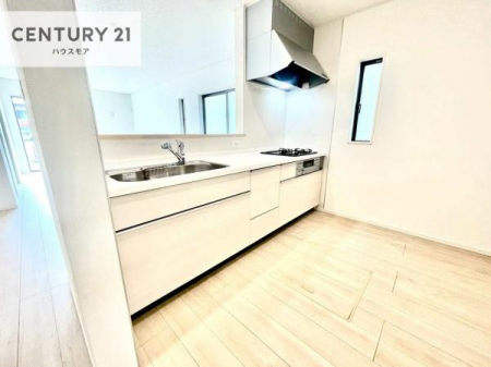 �L�b�`���@��l�C�̑Ζʎ��V�X�e���L�b�`�����̗p���Ă��܂��I���Ƒ��̃R�~���j�P�[�V���������R�Ƒ�����݌v�ł��B
���q�l�ɂ��ڂ��͂��̂Ŋ������ł��ˁB���[�͂�����܂��I