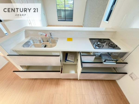 �L�b�`���@���[�͂̍����V�X�e���L�b�`���ŁA��������H�����������Еt���A�L�X�Ƃ�����Ԃŉ��K�ɗ������y���߂܂��B