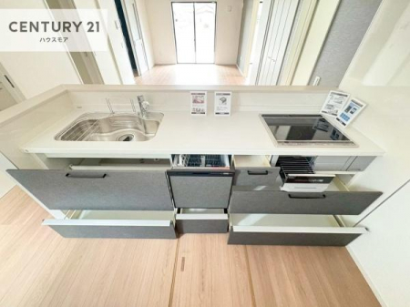 �L�b�`���@���[�X�y�[�X���[�����Ă���A�L�b�`���܂�����������ƕۂ��Ȃ���A�L�X�Ƃ��������X�y�[�X���m�ہB���K�ȍ�Ɗ��ŁA�����̂����������X���[�Y�ɂ͂��ǂ�܂��B