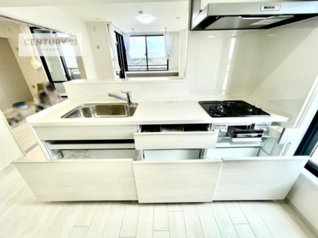 �L�b�`���@���[�X�y�[�X���[�����Ă���A�L�b�`���܂�����������ƕۂ��Ȃ���A�L�X�Ƃ��������X�y�[�X���m�ہB���K�ȍ�Ɗ��ŁA�����̂����������X���[�Y�ɂ͂��ǂ�܂��B