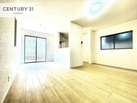 ���r���O�@�D�����z���܂肪���r���O����ł���ċ��S�n�̗ǂ���Ԃ����o���Ă���܂��I
���났�̎��Ԃ��߂����܂��I