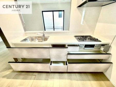 �L�b�`���@���[�X�y�[�X���[�����Ă���A�L�b�`���܂�����������ƕۂ��Ȃ���A�L�X�Ƃ��������X�y�[�X���m�ہB���K�ȍ�Ɗ��ŁA�����̂����������X���[�Y�ɂ͂��ǂ�܂��B