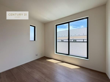 �m���@���邭���ʂ��̗ǂ������ł��B�u�V���v���v�Ƀf�U�C�����ꂽ�����B���R�x�������̂ŉƋ�⃌�C�A�E�g�ł��D�݂̋�Ԃ�n��グ���܂��B�����x�A���n�ɂĂ��m�F���������B