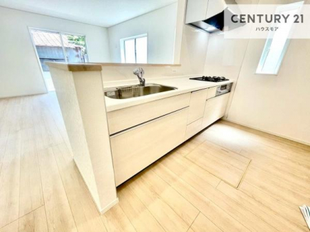 �L�b�`���@��l�C�̑Ζʎ��V�X�e���L�b�`�����̗p���Ă��܂��I���Ƒ��̃R�~���j�P�[�V���������R�Ƒ�����݌v�ł��B
���q�l�ɂ��ڂ��͂��̂Ŋ������ł��ˁB���[�͂�����܂��I