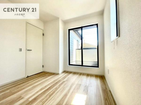 �m���@���邭���ʂ��̗ǂ������ł��B�u�V���v���v�Ƀf�U�C�����ꂽ�����B���R�x�������̂ŉƋ�⃌�C�A�E�g�ł��D�݂̋�Ԃ�n��グ���܂��B�����x�A���n�ɂĂ��m�F���������B