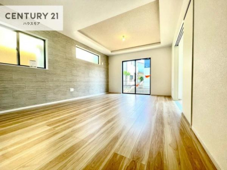 ���r���O�@�傫�ȑ����炽���Ղ�̗z���������閾�邢���r���O�B�J�����̂��郊�r���O�ŉƑ��c���̂��났�̎��Ԃ��߂����܂��I
