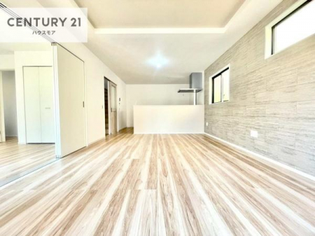 ���r���O�@��؂ȉƑ����W�܂邩�炱��LDK�ɂ͂�����肽���B
�q�����������C�ɏ΂��Ȃ��瑖�����Ă���p�����������u�L���Ƃɂ��ėǂ������v�Ǝv���u�Ԃł��B