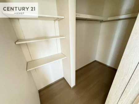 ���[�@�t�@�~���[�N���[�[�b�g��������Z�܂��́A���[�͂Ɖ��K�������˔������ґ�ȋ�Ԑ݌v�B�ߗނ�o�b�O�A�G�ߕ��܂łЂƂ܂Ƃ߂ɂł��A���X�̐������ڂ������ƃX�}�[�g�ɁI