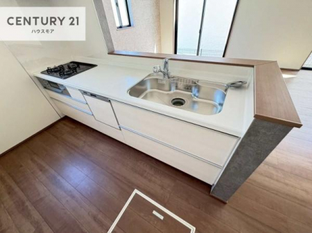 �L�b�`���@��l�C�̑Ζʎ��V�X�e���L�b�`�����̗p���Ă��܂��I���Ƒ��̃R�~���j�P�[�V���������R�Ƒ�����݌v�ł��B
���q�l�ɂ��ڂ��͂��̂Ŋ������ł��ˁB���[�͂�����܂��I