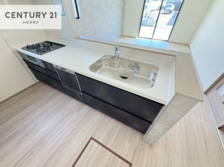 �L�b�`���@��l�C�̑Ζʎ��V�X�e���L�b�`�����̗p���Ă��܂��I���Ƒ��̃R�~���j�P�[�V���������R�Ƒ�����݌v�ł��B
���q�l�ɂ��ڂ��͂��̂Ŋ������ł��ˁB���[�͂�����܂��I