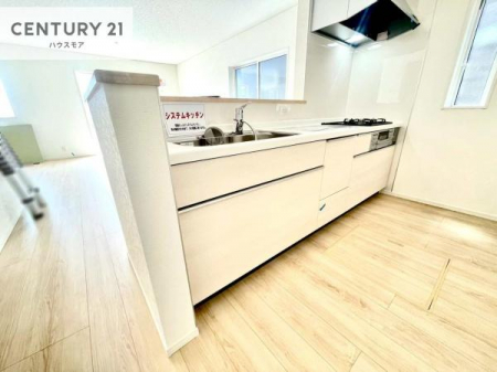 �L�b�`���@��l�C�̑Ζʎ��V�X�e���L�b�`�����̗p���Ă��܂��I���Ƒ��̃R�~���j�P�[�V���������R�Ƒ�����݌v�ł��B
���q�l�ɂ��ڂ��͂��̂Ŋ������ł��ˁB���[�͂�����܂��I