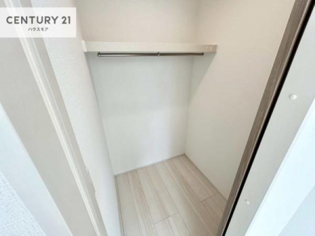 ���[�@�E�H�[�N�C���N���[�[�b�g�t���ł��B��������̂��m���Ȃǂ����[���Ă��������ł��ˁI���ɂ���@�������ȂǋG�ߕ��̑傫�ȉƓd�����[�ł��܂��B�y���n�̔���J�Ò��z
