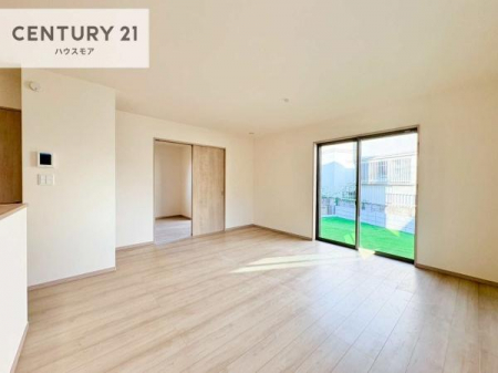 ���r���O�@�傫�ȑ����炽���Ղ�̗z���������閾�邢���r���O�B�J�����̂��郊�r���O�ŉƑ��c���̂��났�̎��Ԃ��߂����܂��I