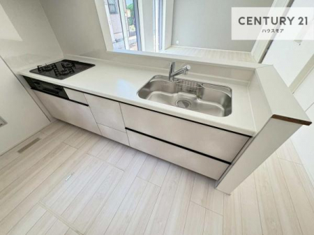 �L�b�`���@��l�C�̑Ζʎ��V�X�e���L�b�`�����̗p���Ă��܂��I���Ƒ��̃R�~���j�P�[�V���������R�Ƒ�����݌v�ł��B
���q�l�ɂ��ڂ��͂��̂Ŋ������ł��ˁB���[�͂�����܂��I