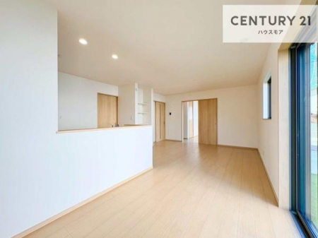 ���r���O�@�D�����z���܂肪���r���O����ł���ċ��S�n�̗ǂ���Ԃ����o���Ă���܂��I
���났�̎��Ԃ��߂����܂��I