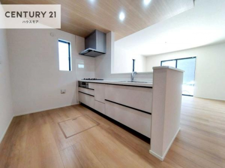 �L�b�`���@��l�C�̑Ζʎ��V�X�e���L�b�`�����̗p���Ă��܂��I���Ƒ��̃R�~���j�P�[�V���������R�Ƒ�����݌v�ł��B
���q�l�ɂ��ڂ��͂��̂Ŋ������ł��ˁB���[�͂�����܂��I