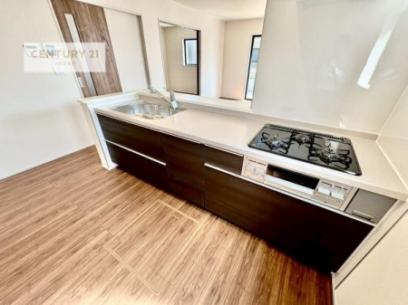 �L�b�`���@��Ƃ肠�钲���X�y�[�X�ō�Ƃ����₷�����K�ȃL�b�`���ł��I
���q�l�ƈꏏ�ɂ��َq������y���߂�L�X�X�y�[�X�ł��B�y�����������ԂɂȂ肻���ł��ˁI