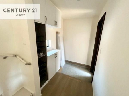 ���ց@�V���[�Y�{�b�N�X�t���B���ւ��Еt�����|�������₷���ł��I
�X�b�L���������ւŌ˂��J�����u�ԁA�������̂���S�n������Ԃ��o�}���Ă���܂��B