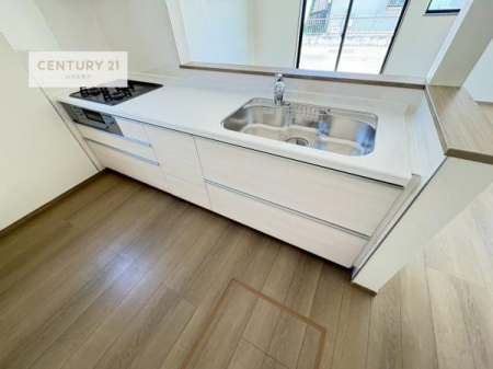 �L�b�`���@��Ƃ肠�钲���X�y�[�X�ō�Ƃ����₷�����K�ȃL�b�`���ł��I
���q�l�ƈꏏ�ɂ��َq������y���߂�L�X�X�y�[�X�ł��B�y�����������ԂɂȂ肻���ł��ˁI
