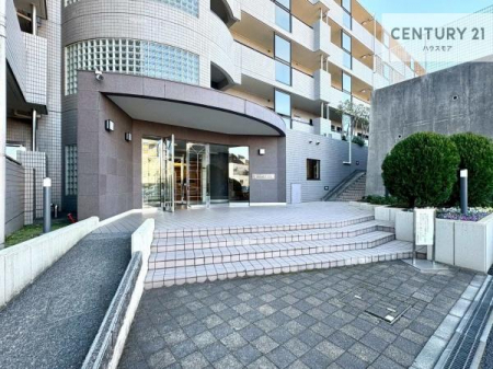 �G���g�����X�@�z������̗ǂ��G���g�����X�́A���Ƒ��₨�q�l���������}���Ă���܂��B
�����̕�炵�ɐS�n�悳�������炵�Ă�����Ԃł��B