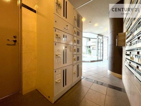 ���̑����p���@��z�{�b�N�X�����Ȃ̂ŕs�ݎ��ł��ו��̎󂯎�肪�ł��A�Z�����������T�|�[�g�B�Ĕz�B�̎�Ԃ��Ȃ��A���S�E�֗��ȕ�炵���������܂��B