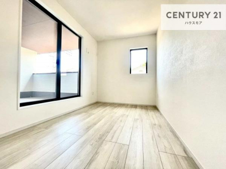 �m���@���邭���ʂ��̗ǂ������ł��B�u�V���v���v�Ƀf�U�C�����ꂽ�����B���R�x�������̂ŉƋ�⃌�C�A�E�g�ł��D�݂̋�Ԃ�n��グ���܂��B�����x�A���n�ɂĂ��m�F���������B