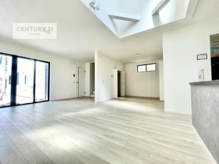 ���r���O�@�傫�ȑ����炽���Ղ�̗z���������閾�邢���r���O�B�J�����̂��郊�r���O�ŉƑ��c���̂��났�̎��Ԃ��߂����܂��I