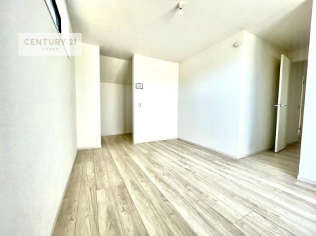 �m���@���邭���ʂ��̗ǂ������ł��B�u�V���v���v�Ƀf�U�C�����ꂽ�����B���R�x�������̂ŉƋ�⃌�C�A�E�g�ł��D�݂̋�Ԃ�n��グ���܂��B�����x�A���n�ɂĂ��m�F���������B
