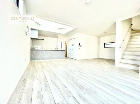 ���r���O�@�S�n�ǂ����r���O�͉Ƒ������R�ƏW�܂�܂��B�Ƒ��c�R�̎��Ԃ����������ł��B���Ƒ��ƁA����w�[���������Ԃ��߂��������ł��ˁB