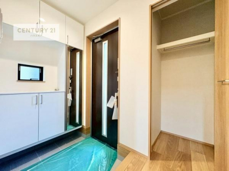 ���ց@�~���[�t���V���[�Y�{�b�N�X�t���Ȃ̂ŁA���ւ��Еt�����|�������₷���ł��I
�X�b�L���������ւŌ˂��J�����u�ԁA�������̂���S�n������Ԃ��o�}���Ă���܂��B