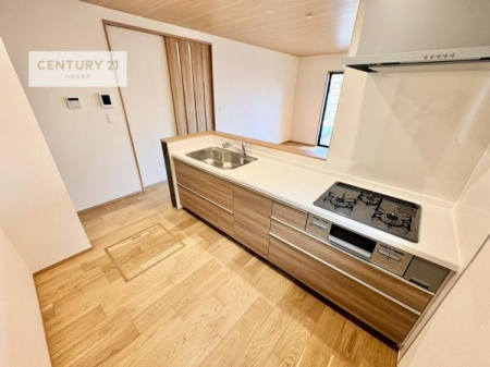 �L�b�`���@��Ƃ肠�钲���X�y�[�X�ō�Ƃ����₷�����K�ȃL�b�`���ł��I
���q�l�ƈꏏ�ɂ��َq������y���߂�L�X�X�y�[�X�ł��B�y�����������ԂɂȂ肻���ł��ˁI