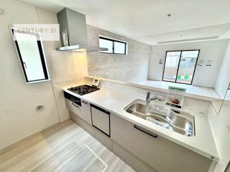 �L�b�`���@��l�C�̑Ζʎ��V�X�e���L�b�`�����̗p���Ă��܂��I���Ƒ��̃R�~���j�P�[�V���������R�Ƒ�����݌v�ł��B
���q�l�ɂ��ڂ��͂��̂Ŋ������ł��ˁI�L�X�g���ĉ��K�ō�Ƃ��i�݂܂��B