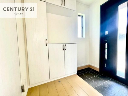 ���ց@�V���[�Y�{�b�N�X�t���Ȃ̂ŁA���ւ��Еt�����|�������₷���ł��I
�X�b�L���������ւŌ˂��J�����u�ԁA�������̂���S�n������Ԃ��o�}���Ă���܂��B