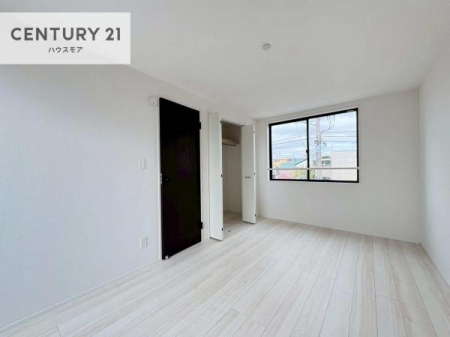 �m���@���邭���ʂ��̗ǂ������ł��B�u�V���v���v�Ƀf�U�C�����ꂽ�����B���R�x�������̂ŉƋ�⃌�C�A�E�g�ł��D�݂̋�Ԃ�n��グ���܂��B�����x�A���n�ɂĂ��m�F���������B