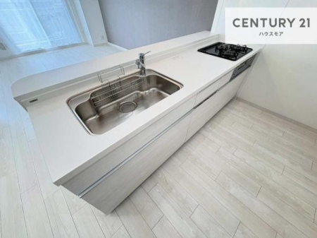 �L�b�`���@��Ƃ肠�钲���X�y�[�X�ō�Ƃ����₷�����K�ȃL�b�`���ł��I
���q�l�ƈꏏ�ɂ��َq������y���߂�L�X�X�y�[�X�ł��B�y�����������ԂɂȂ肻���ł��ˁI