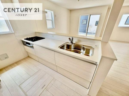 �L�b�`���@��Ƃ肠�钲���X�y�[�X�ō�Ƃ����₷�����K�ȃL�b�`���ł��I
���q�l�ƈꏏ�ɂ��َq������y���߂�L�X�X�y�[�X�ł��B�y�����������ԂɂȂ肻���ł��ˁI
