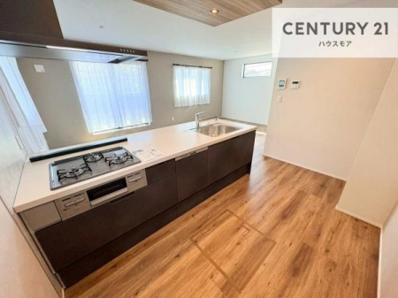 �L�b�`���@��Ƃ肠�钲���X�y�[�X�ō�Ƃ����₷�����K�ȃL�b�`���ł��I
���q�l�ƈꏏ�ɂ��َq������y���߂�L�X�X�y�[�X�ł��B�y�����������ԂɂȂ肻���ł��ˁI