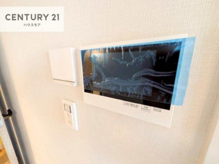 ���̑��@TV���j�^�[�t�C���^�[�t�H���������B���K�҂̊���m�F���Ă���Ή��ł��邽�߁A�h�Ɩʂɂ��z�����ꂽ���S�̐ݔ��ł��B