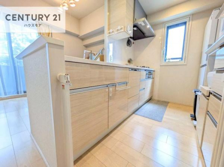 �L�b�`���@��Ƃ肠�钲���X�y�[�X�ō�Ƃ����₷�����K�ȃL�b�`���ł��I
���q�l�ƈꏏ�ɂ��َq������y���߂�L�X�X�y�[�X�ł��B�y�����������ԂɂȂ肻���ł��ˁI