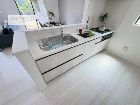 �L�b�`���@��Ƃ肠�钲���X�y�[�X�ō�Ƃ����₷�����K�ȃL�b�`���ł��I
���q�l�ƈꏏ�ɂ��َq������y���߂�L�X�X�y�[�X�ł��B�y�����������ԂɂȂ肻���ł��ˁI