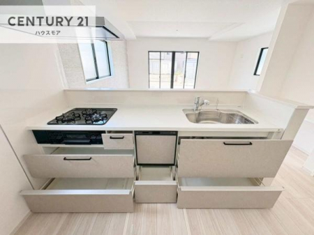 �L�b�`���@���[�͂̍����V�X�e���L�b�`���ŁA��������H�����������Еt���A�L�X�Ƃ�����Ԃŉ��K�ɗ������y���߂܂��B
