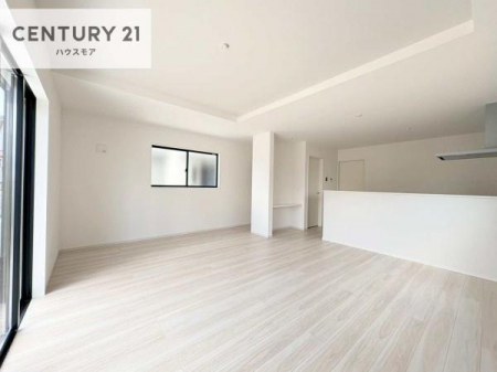 ���r���O�@�傫�ȑ����炽���Ղ�̗z���������閾�邢���r���O�B�J�����̂��郊�r���O�ŉƑ��c���̂��났�̎��Ԃ��߂����܂��I