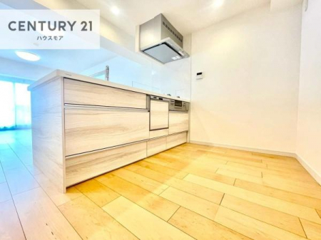 �L�b�`���@��l�C�̑Ζʎ��V�X�e���L�b�`�����̗p���Ă��܂��I���Ƒ��̃R�~���j�P�[�V���������R�Ƒ�����݌v�ł��B
���q�l�ɂ��ڂ��͂��̂Ŋ������ł��ˁI�L�X�g���ĉ��K�ō�Ƃ��i�݂܂��B