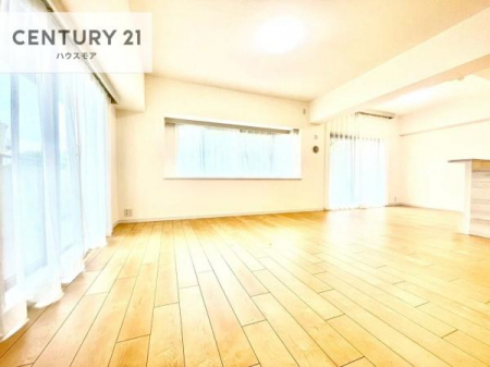 ���r���O�@��؂ȉƑ����W�܂邩�炱��LDK�ɂ͂�����肽���B
�q�����������C�ɏ΂��Ȃ��瑖�����Ă���p�����������u�L���Ƃɂ��ėǂ������v�Ǝv���u�Ԃł��B